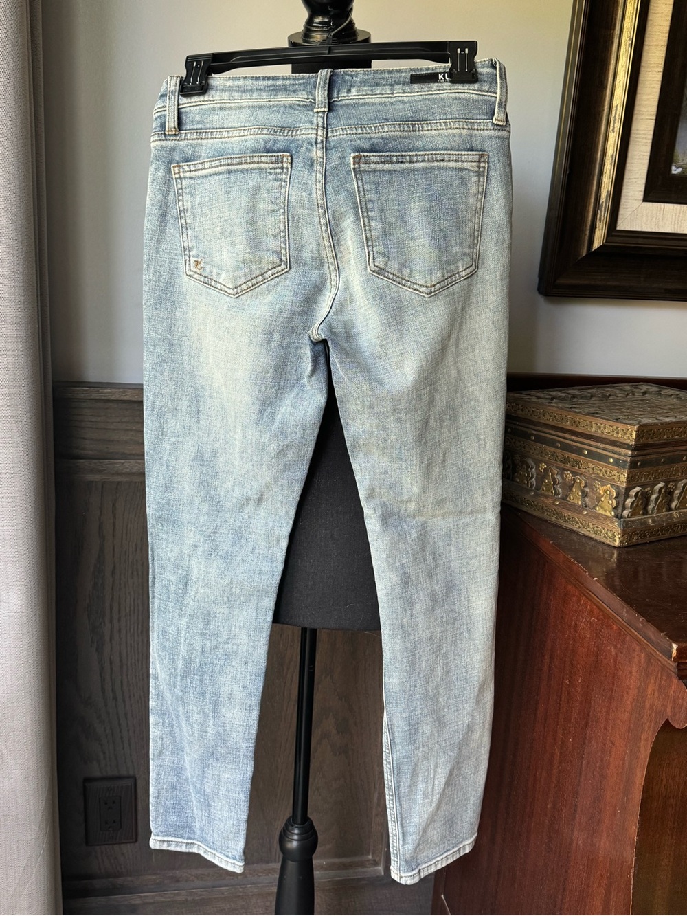 Kut from the Kloth Light Blue Distressed Catherine Boyfriend Women’s Jeans 0 - Picture 2 of 8